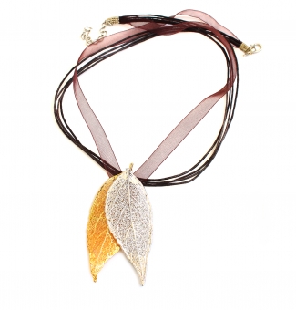 Колье Ester Bijoux с двойным листом черешни в жёлтом золоте и серебре на ремешке из органзы